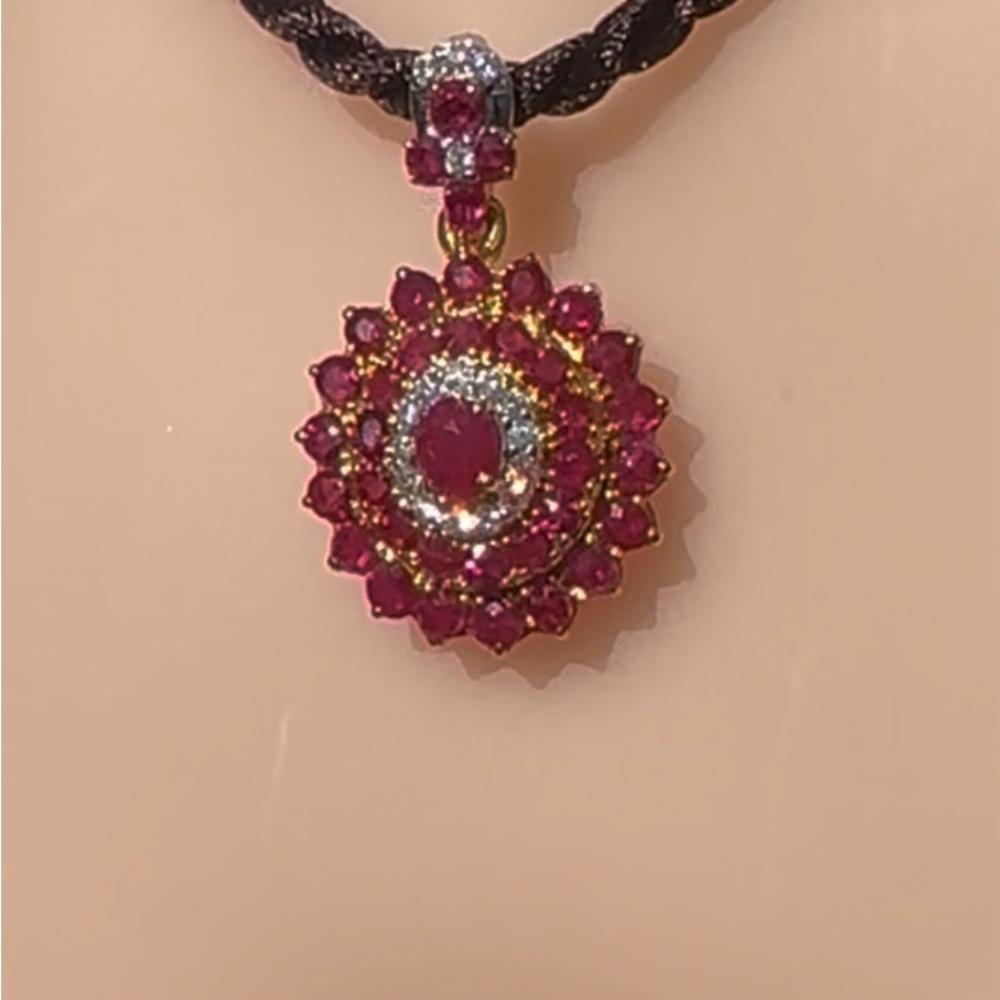 Natural Burmese Ruby and Diamond pendant in18K solid gold with lab certificate